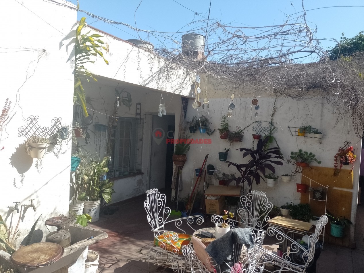 VENDO CASA Y DEPARTAMENTO EN BARRIO YAPEYU