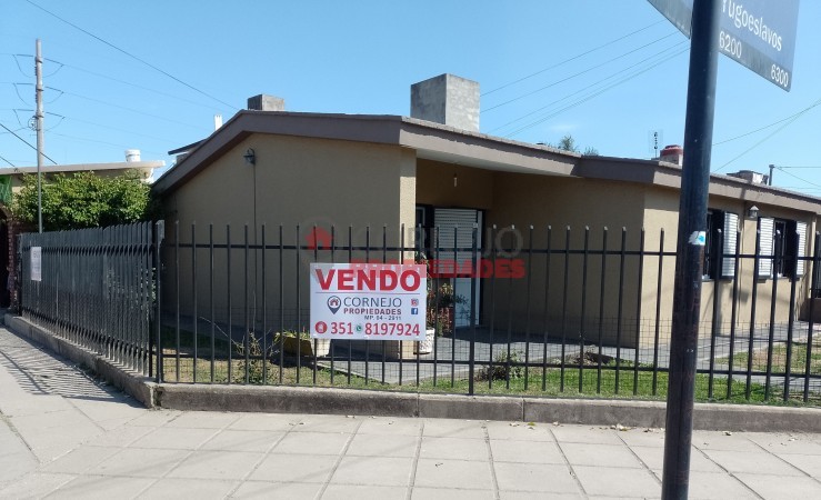 VENDO CASA Y LOCA EN BARRIO LOS BOULEVARES
