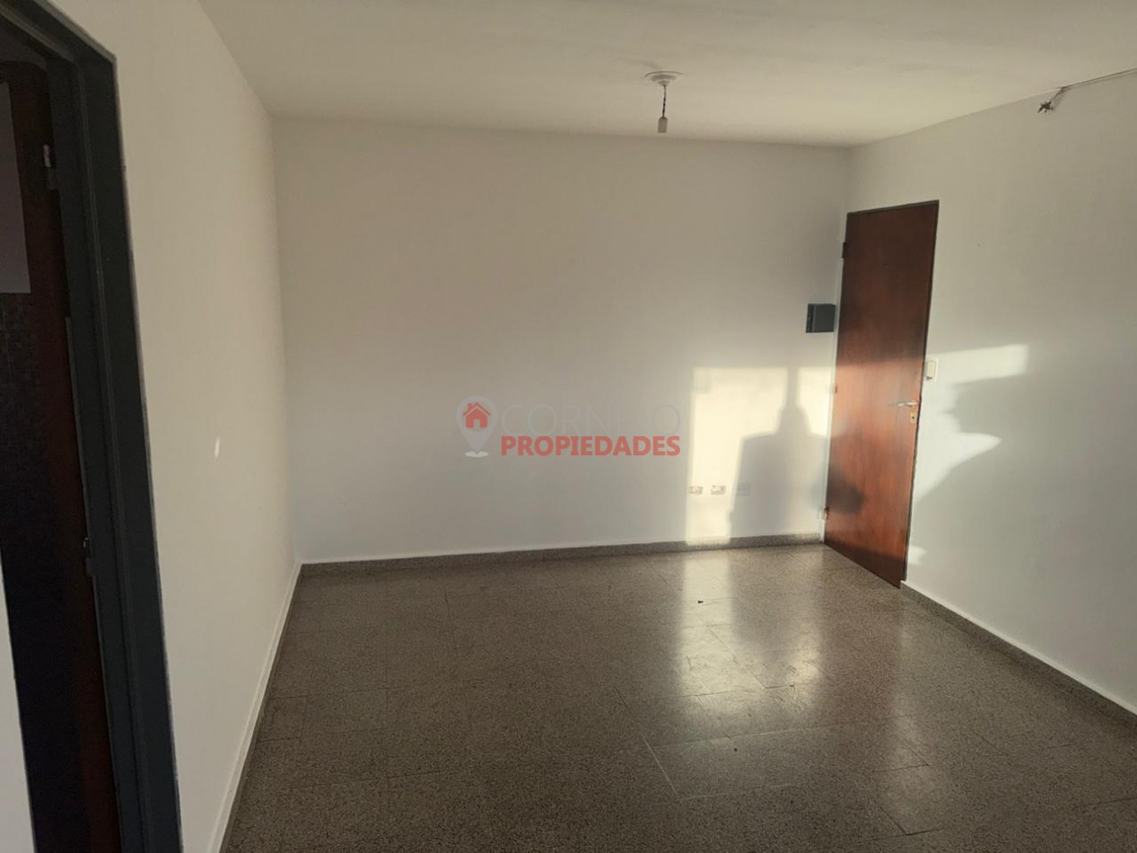 Alquilo departamento dos dormitorios con cochera