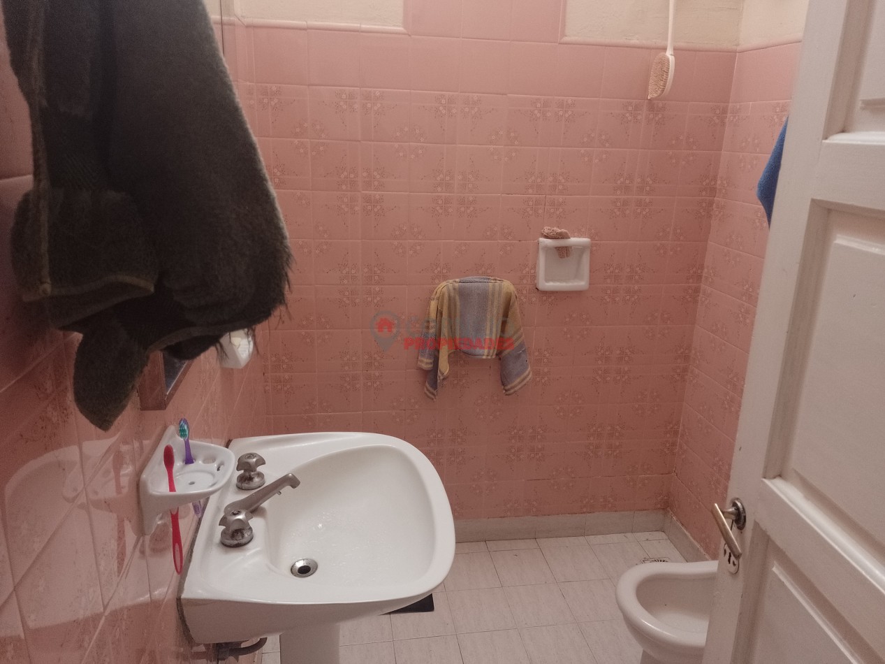 VENDO CASA Y DEPARTAMENTO EN BARRIO YAPEYU