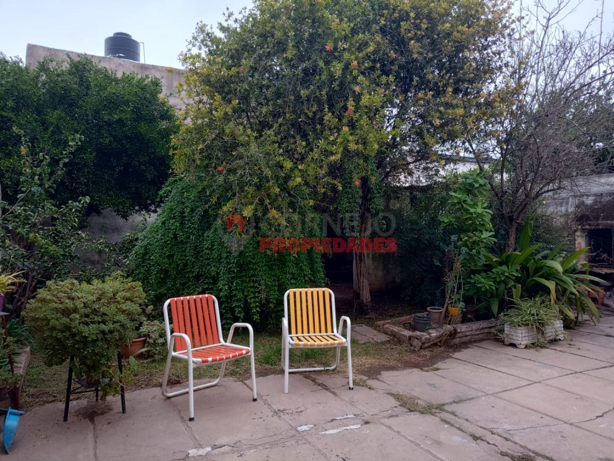 SE VENDE CASA Y DEPARTAMENTO EN BARRIO CAROLA LORENZINI
