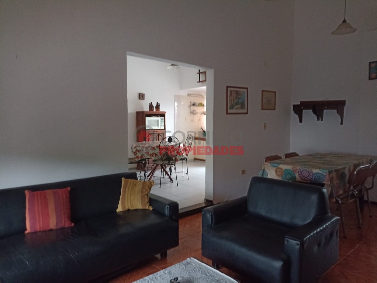 SE VENDE CASA Y DEPARTAMENTO EN BARRIO CAROLA LORENZINI