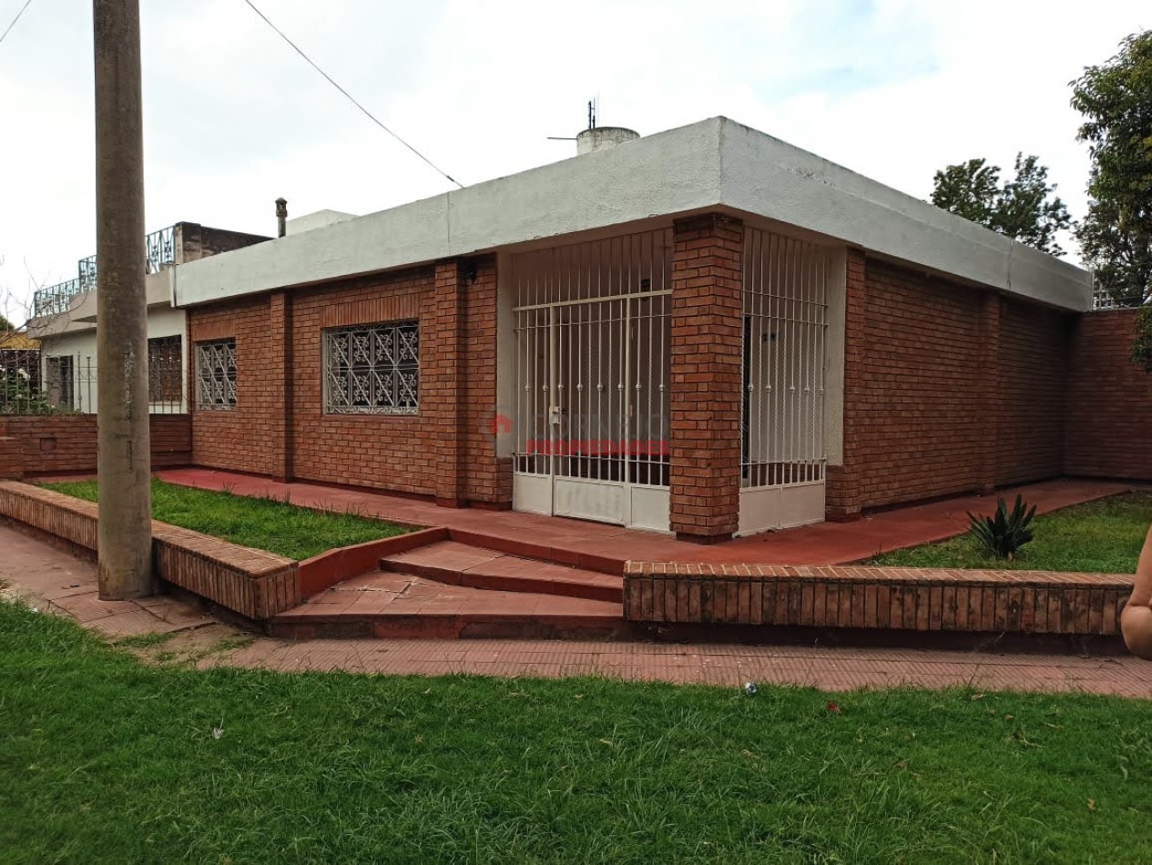 VENDO CASA EN BARRIO ATE