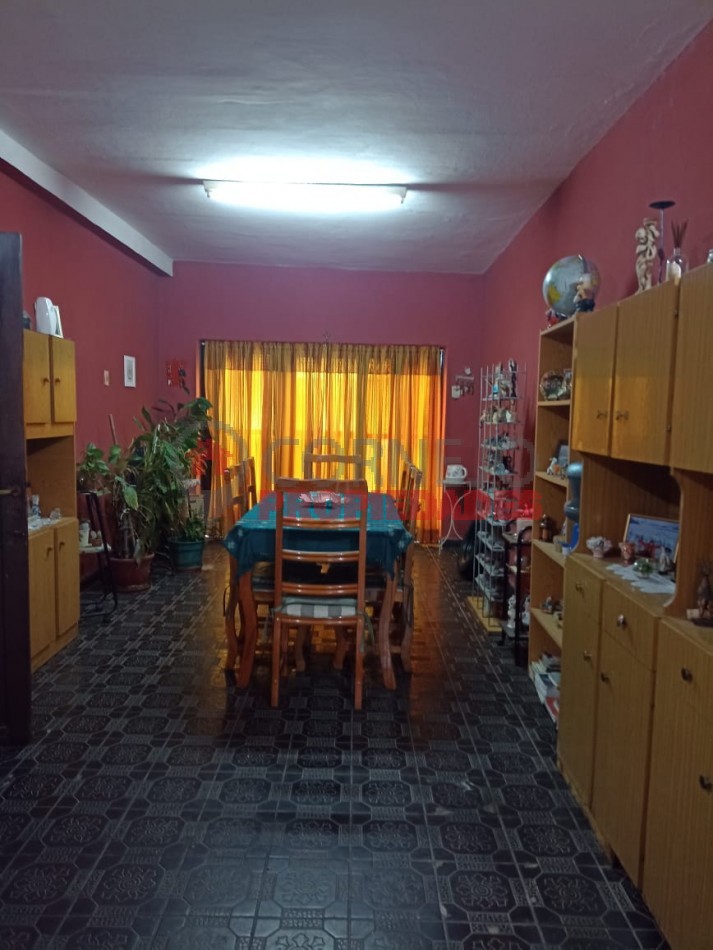 SE VENDE CASA Y DEPARTAMENTO EN BARRIO CAROLA LORENZINI