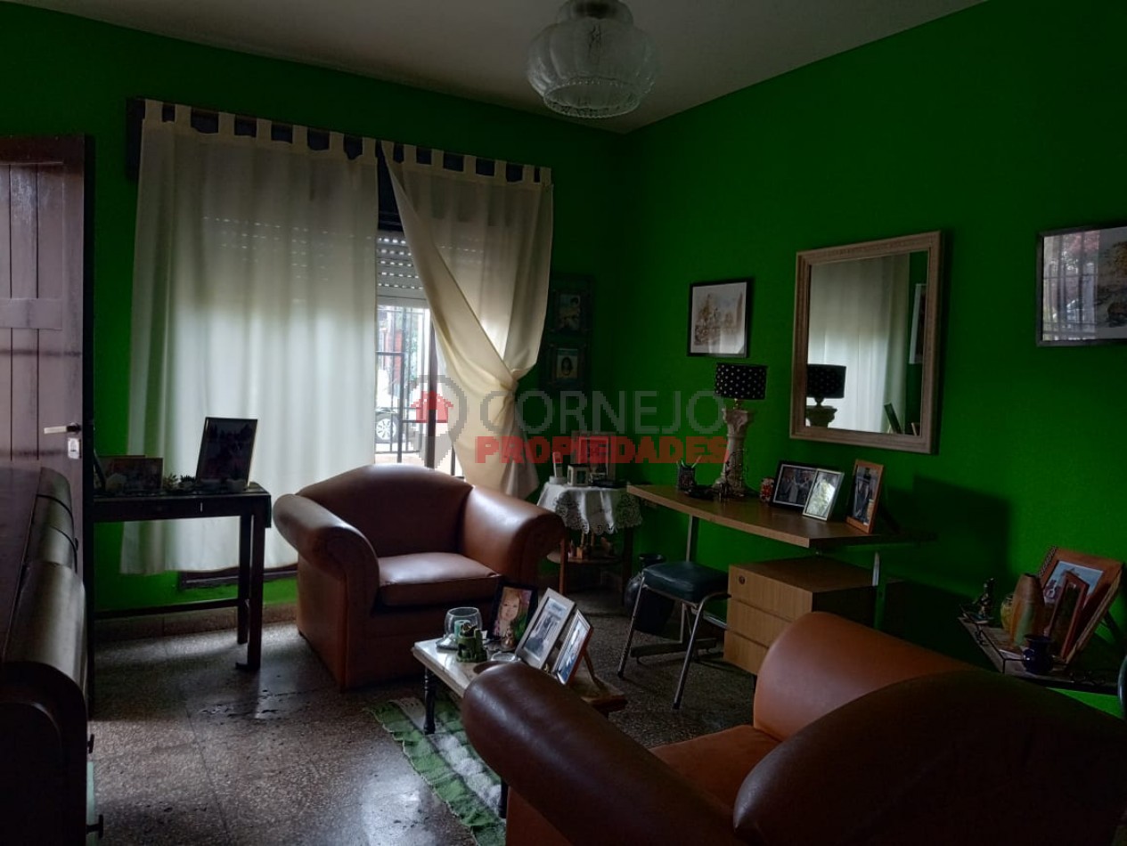 SE VENDE CASA Y DEPARTAMENTO EN BARRIO CAROLA LORENZINI