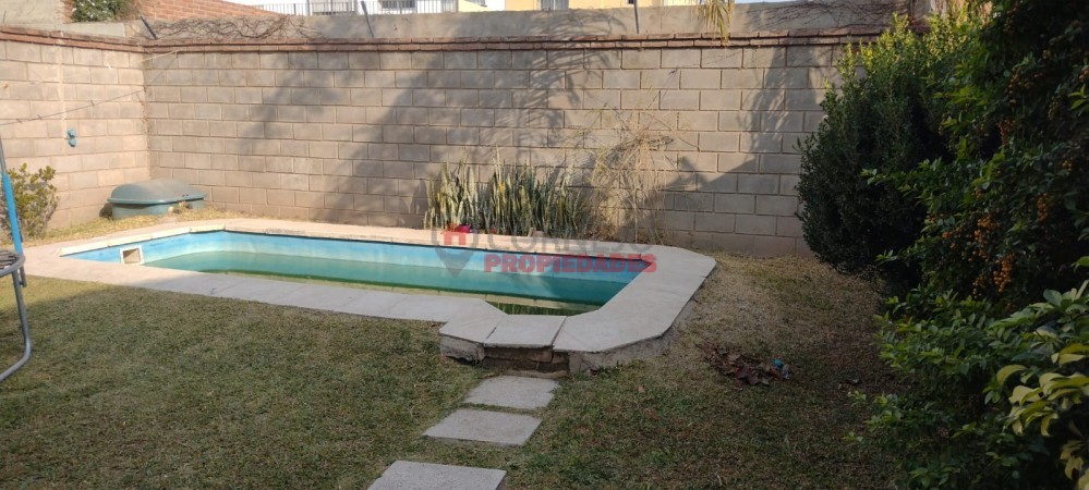 Casa en venta en Barrio Smata con Pileta