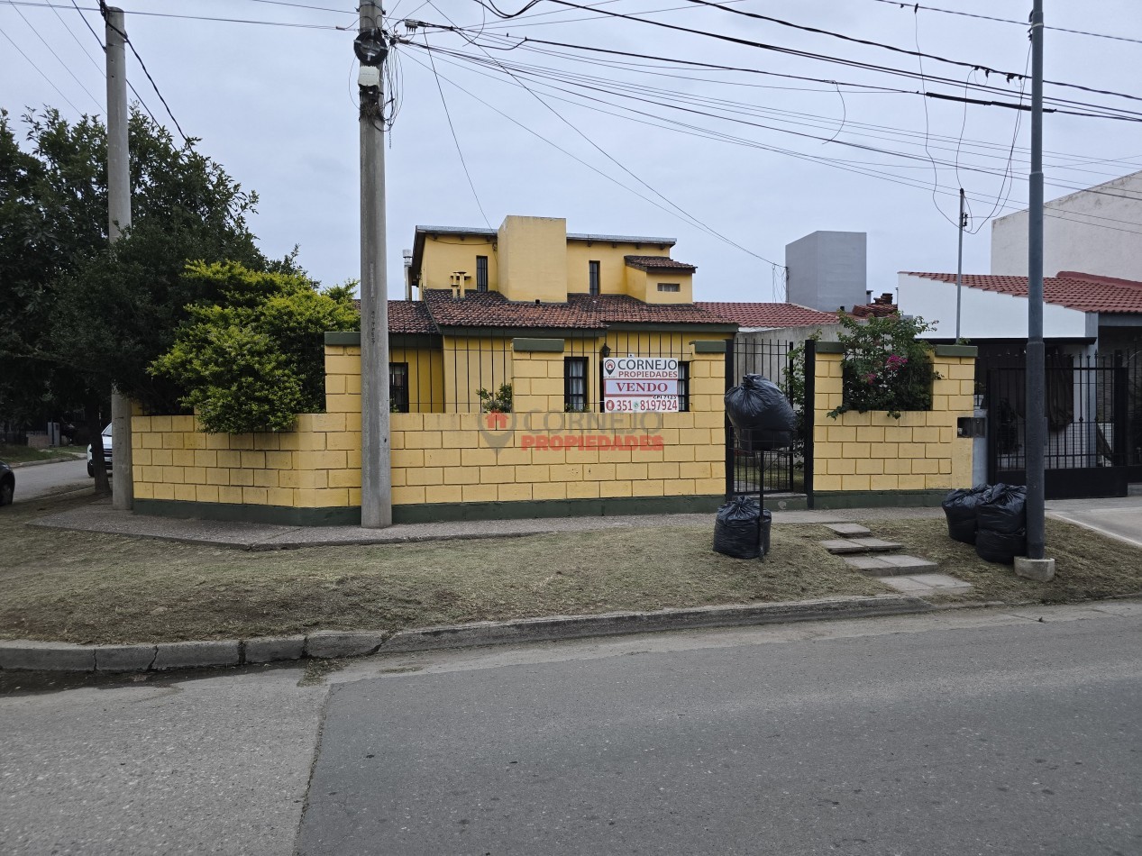 Se vende Casa esquina Barrio Matienzo