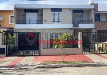 SE VENDE CASA Y DEPARTAMENTO EN BARRIO CAROLA LORENZINI